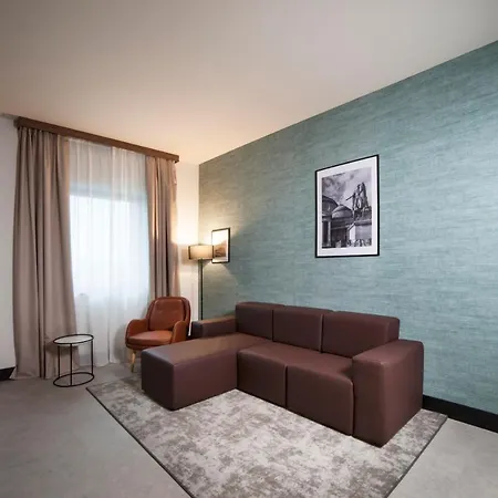 Radisson Hotel Nola Naples Buitenkant foto