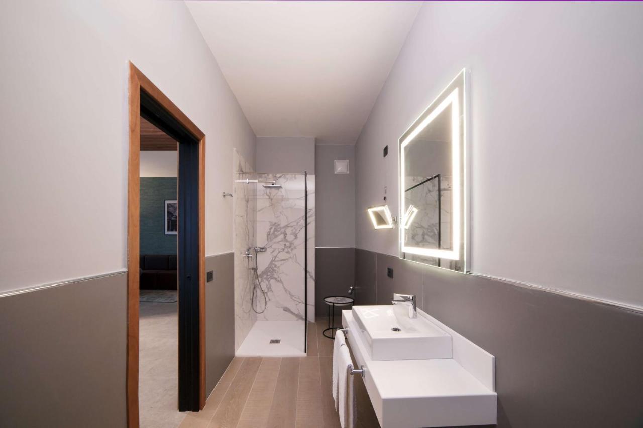 Radisson Naples Hotel Nola